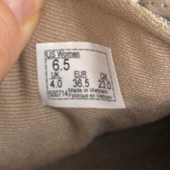 Vans: Women's Tan & White Classic Sneakers, Size 6.5 Women's - Picture 9 of 9